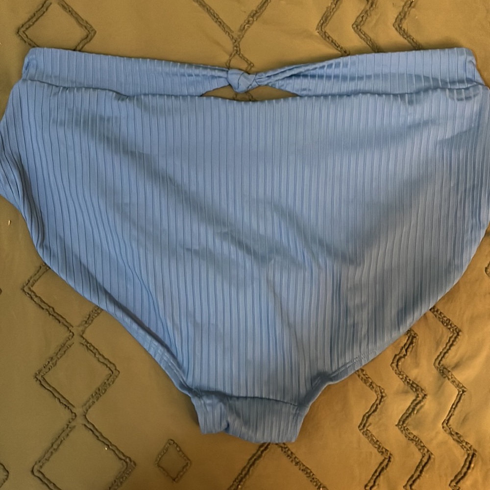 Blue bikini - Picture 3 of 9